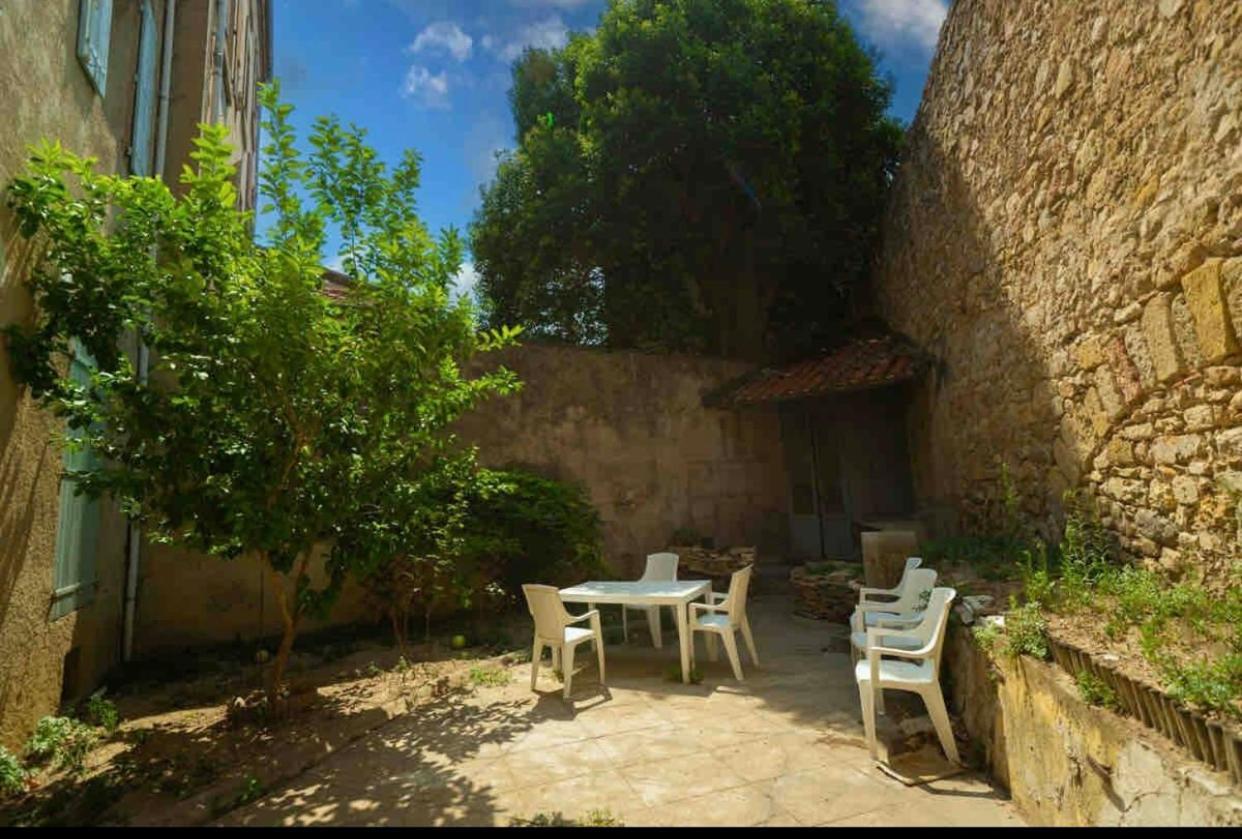Appartement Du Forum,La Gare, 50 M2 , Climatisation, Garage, Cour Narbonne Luaran gambar